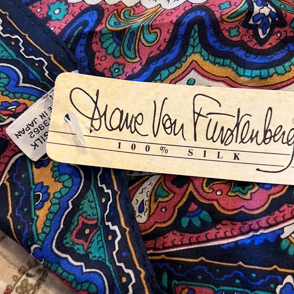 NWT Diane Von Furstenberg vintage silk scarf 30” square paisley blue